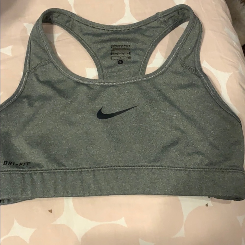 gray nike shorts bra